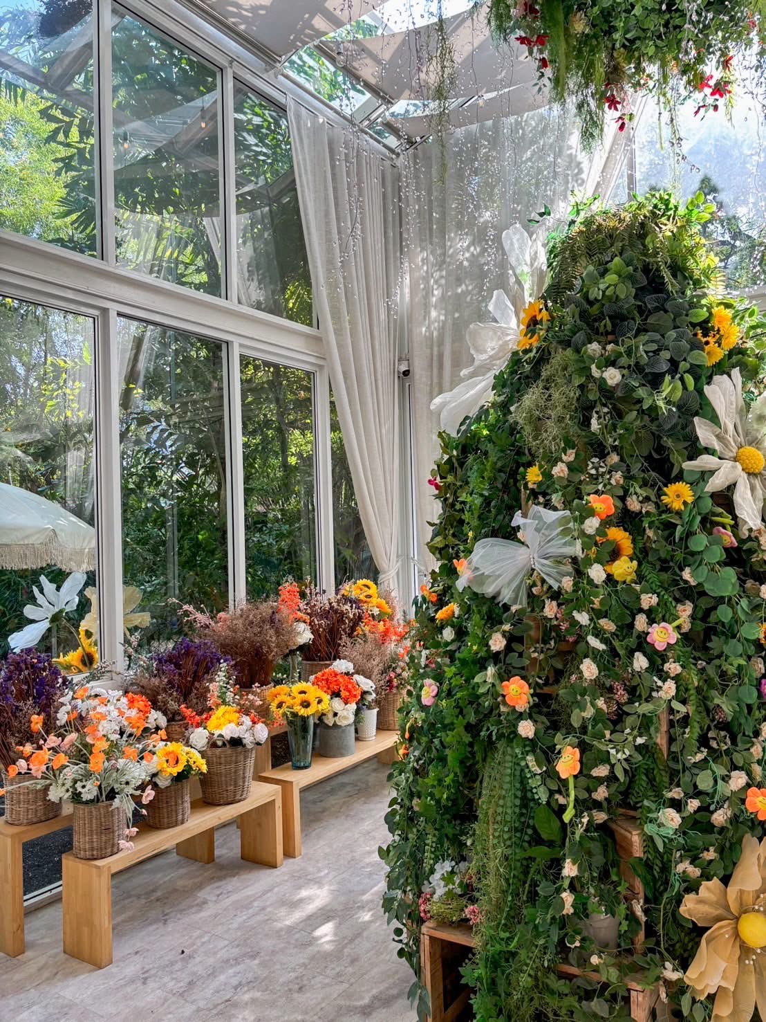 Ryoku Cafe floral window display